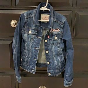 Girls Jean jacket. Size 8-10 yes. Like new